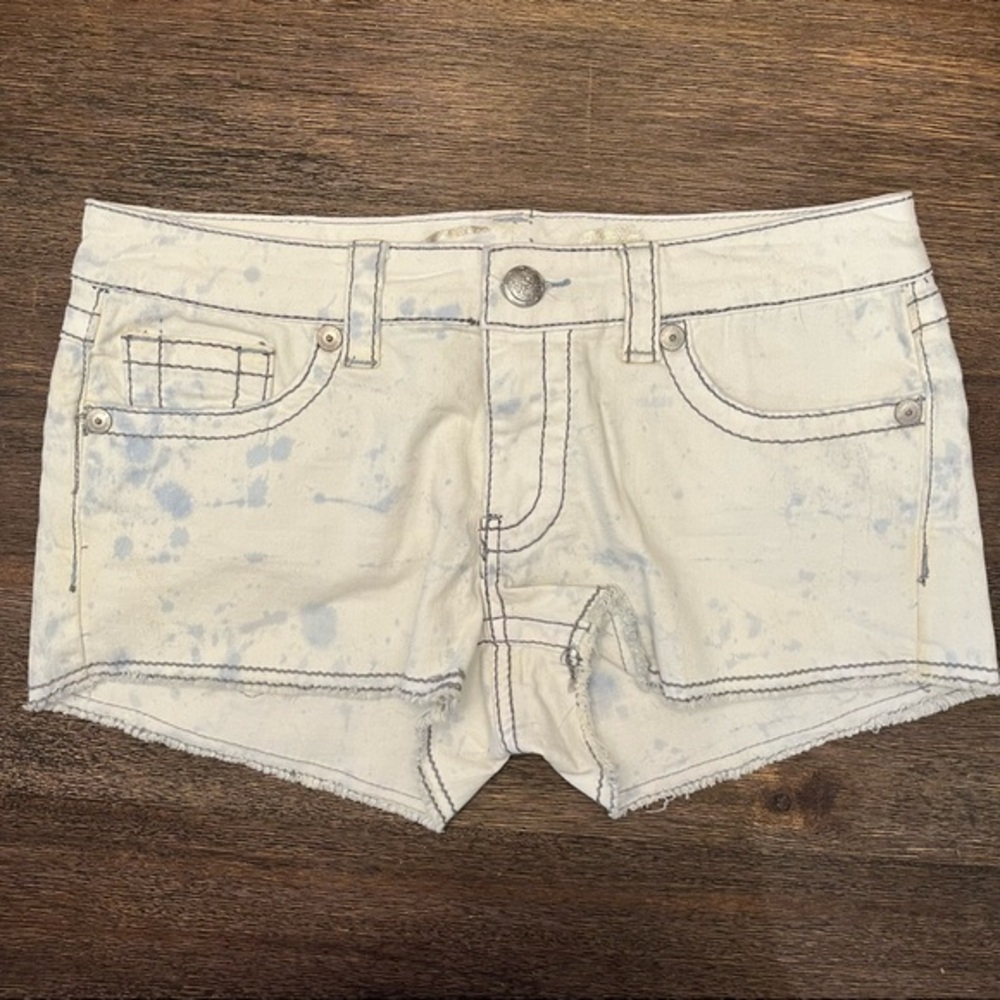 Seven7 NWOT Distressed Denim Shorts Bleach Wash Blue Size 29 Y2K
